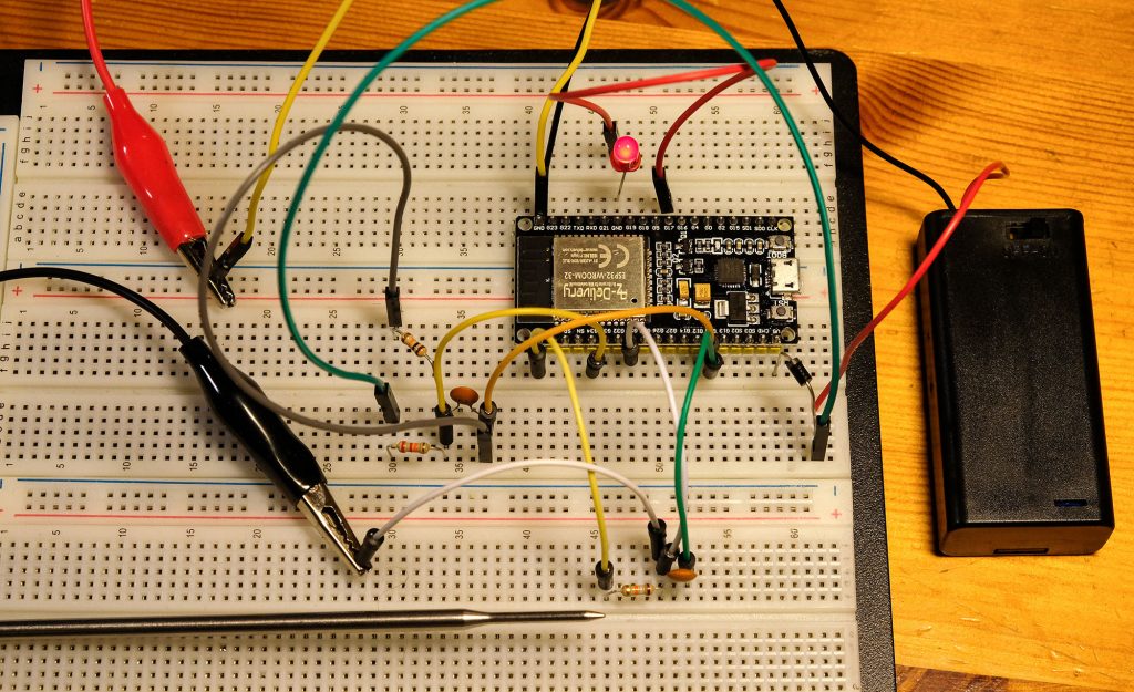 WiFi BBQ thermometer - test setup on the breadboard